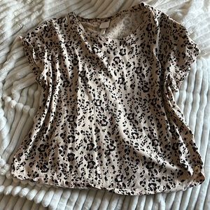 H&M basics leopard print tee